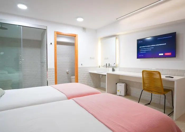 Oceanside Luxury Loft - Fast Wi-Fi - Workstations