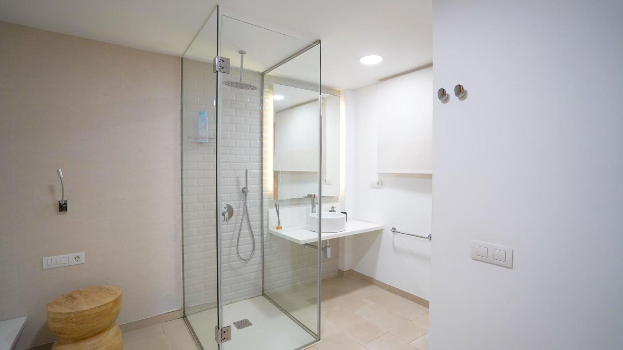 Oceanside Luxury Loft - Fast Wi-fi - Workstations Apartment *